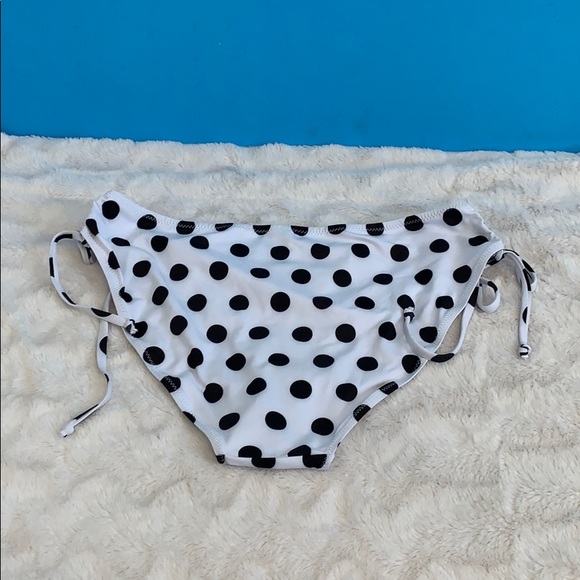 Two piece Bikini set with off shoulder top. - Picture 4 of 5